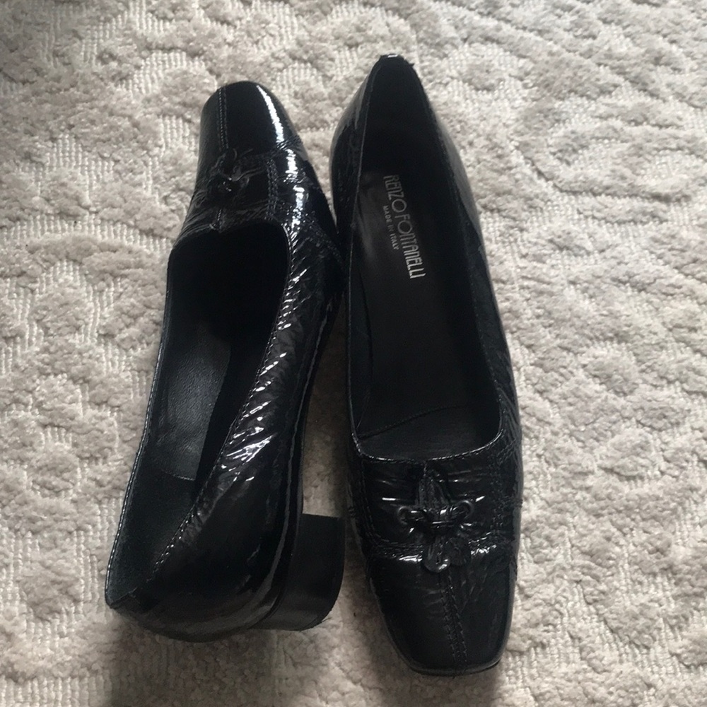 Black patent leather shoe /Renzo Fontanelli
